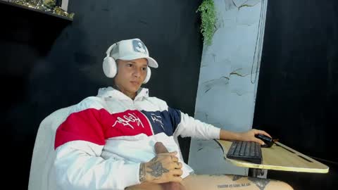 independent model online show from 04-01-26, 05:52