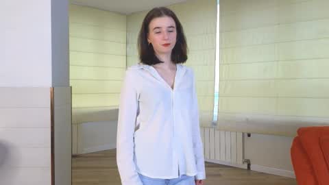 My name is Kelly online show from 09-11-25, 03:06