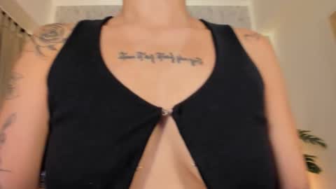 Kendal  online show from 01-17-26, 01:27