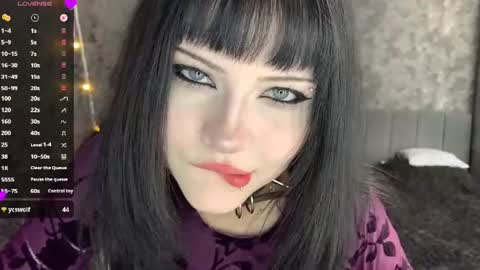 EmelyWoodes online show from 06-17-26, 06:49