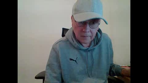 Snapshot of germansocksman4boys chatting on 10-14-25, 04:52 germansocksman4boys online show from 10-14-25, 04:52