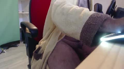 Snapshot of ghostatitude chatting on 12-01-25, 08:08 ghostatitude online show from 12-01-25, 08:08