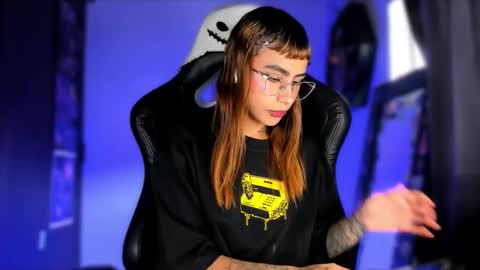 Snapshot of ghostlydolll chatting on 09-30-25, 05:40 Sara online show from 09-30-25, 05:40