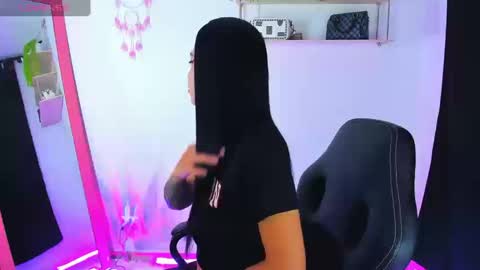 giaaaa   online show from 09-16-25, 11:28