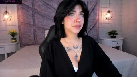 Snapshot of gia_foxy chatting on 06-19-26, 02:10 Gia online show from 06-19-26, 02:10