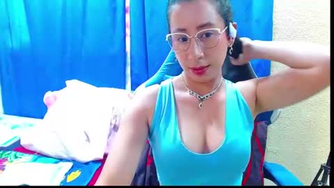 Snapshot of gia_leinn chatting on 07-10-26, 04:20 Gia online show from 07-10-26, 04:20
