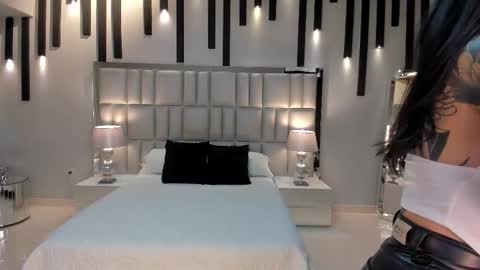 Gia Ferrera online show from 11-23-25, 05:13