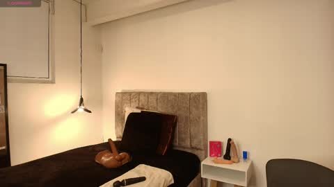 Snapshot of giafox_ chatting on 02-04-26, 08:03 G I A FOX online show from 02-04-26, 08:03