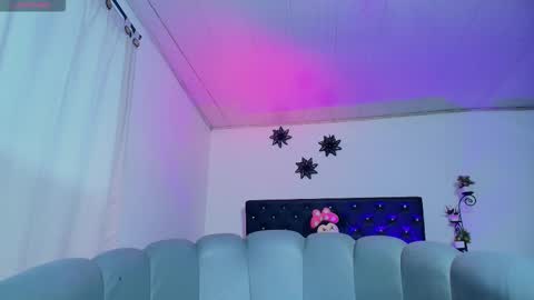 Giana Roberts online show from 11-30-25, 11:36