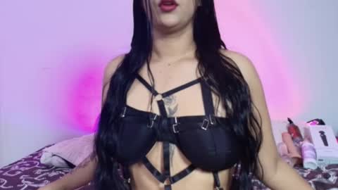 Giana Roberts online show from 12-19-25, 12:01