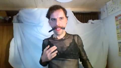 Snapshot of gidjuh1988 chatting on 04-23-26, 08:02 gidjuh1988 online show from 04-23-26, 08:02
