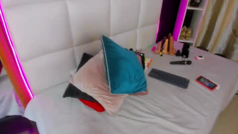 Gigi  online show from 07-27-26, 11:39