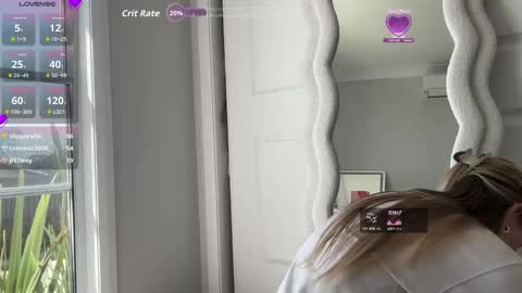 Snapshot of gigiilinks chatting on 10-03-25, 12:07 Gigi online show from 10-03-25, 12:07