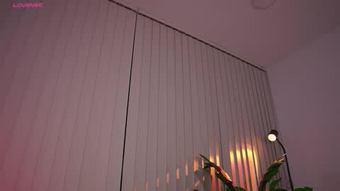 Snapshot of gigilee_ chatting on 09-11-25, 12:55 GIGI online show from 09-11-25, 12:55