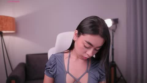 GIGI online show from 05-25-26, 01:55