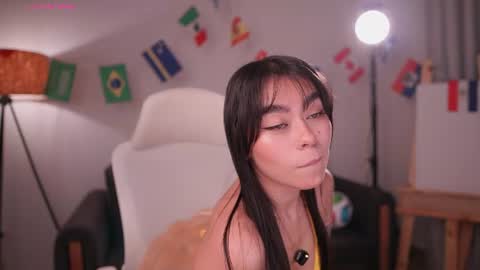 Snapshot of gigilee_ chatting on 06-18-26, 01:39 GIGI online show from 06-18-26, 01:39