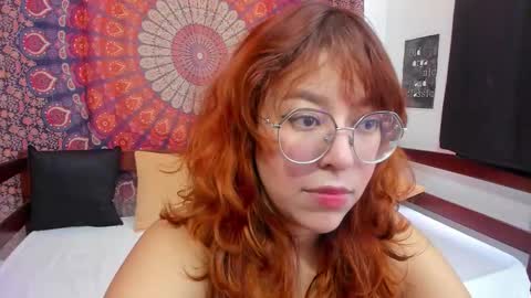 gigimooon online show from 12-21-25, 09:00