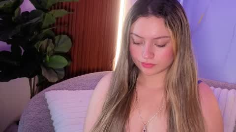 Giigii Hadid  online show from 04-09-26, 06:02