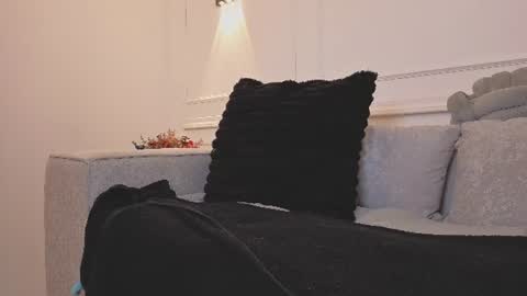 Giigii Hadid  online show from 07-01-26, 07:24