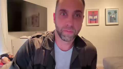 gilber10101 online show from 10-19-25, 07:47