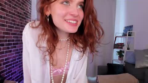 Snapshot of gin_yoon chatting on 02-14-25, 09:34 Gin online show from 02-14-25, 09:34