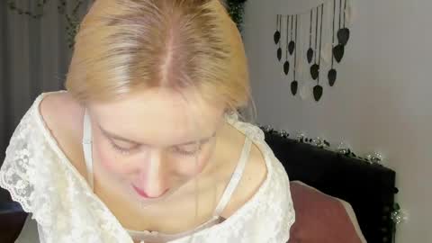 Gin online show from 04-24-26, 06:38