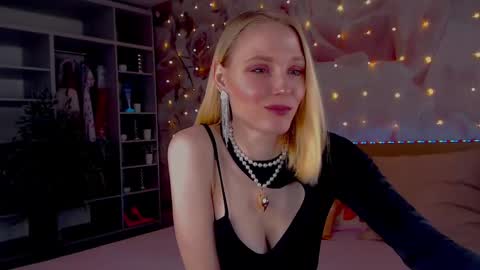 Gina online show from 12-25-24, 07:35
