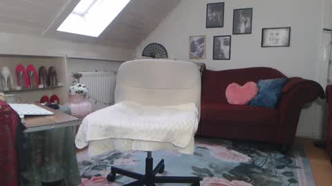 Snapshot of ginablondecam chatting on 02-16-26, 01:07 Gina online show from 02-16-26, 01:07