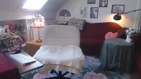 Snapshot of ginablondecam chatting on 06-10-26, 10:58 Gina online show from 06-10-26, 10:58