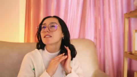 Snapshot of ginevra_esposito chatting on 05-18-26, 12:33 Ginn online show from 05-18-26, 12:33