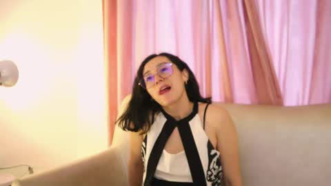 Snapshot of ginevra_esposito chatting on 05-20-26, 01:17 Ginn online show from 05-20-26, 01:17