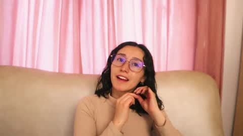 Snapshot of ginevra_esposito chatting on 05-22-26, 01:28 Ginn online show from 05-22-26, 01:28
