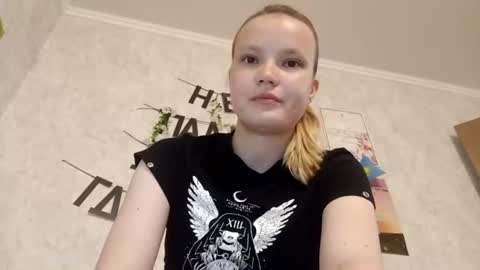 Snapshot of ginger_anna_est chatting on 06-19-26, 08:01 Ginger Anna online show from 06-19-26, 08:01