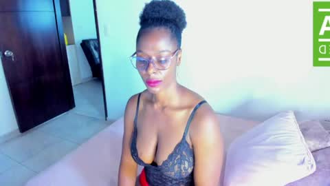 Snapshot of ginger_smil chatting on 05-19-26, 01:06 Diana online show from 05-19-26, 01:06
