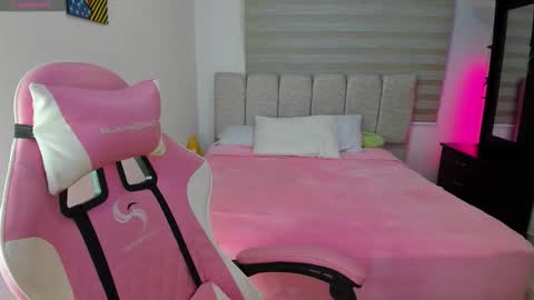 Sophie online show from 02-17-26, 03:25