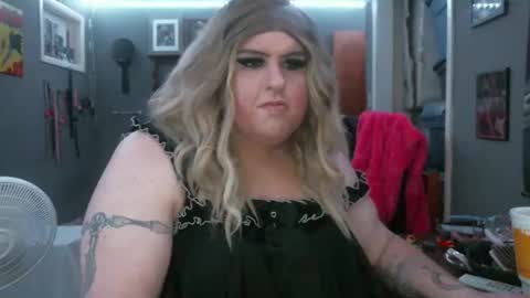 Snapshot of ginny_dominatrix chatting on 02-09-26, 01:42 ginny ray online show from 02-09-26, 01:42