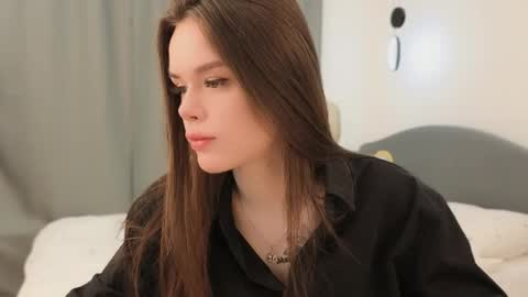 Snapshot of ginnyclub chatting on 05-19-26, 06:36 Ginny online show from 05-19-26, 06:36