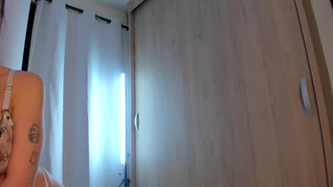 Snapshot of gintonicax chatting on 09-28-25, 01:22 Ginevra online show from 09-28-25, 01:22