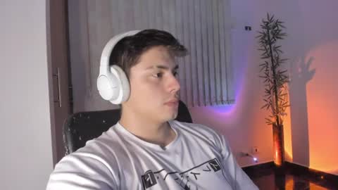 Snapshot of gio_russo chatting on 06-25-26, 11:42 GioRusso online show from 06-25-26, 11:42