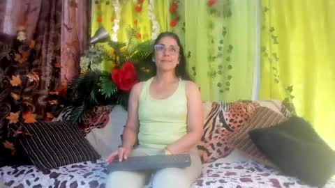 Snapshot of girasol_walton chatting on 05-31-26, 01:29 Girasol Walton online show from 05-31-26, 01:29