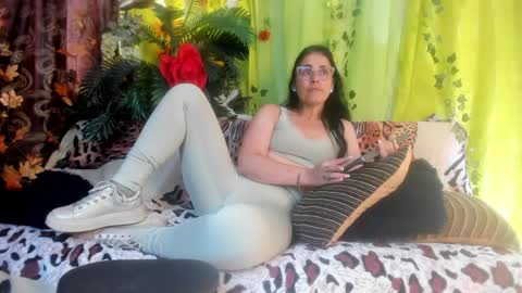 Snapshot of girasol_walton chatting on 05-31-26, 06:09 Girasol Walton online show from 05-31-26, 06:09