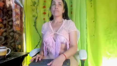 Snapshot of girasol_walton chatting on 06-16-26, 01:47 Girasol Walton online show from 06-16-26, 01:47