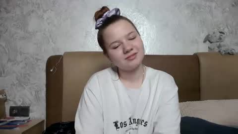 Snapshot of girl_cute07 chatting on 05-16-26, 07:34 girl_cute07 online show from 05-16-26, 07:34