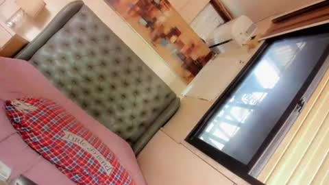 Snapshot of girl_in_ur_dreams chatting on 07-07-26, 12:57 urGIRL online show from 07-07-26, 12:57