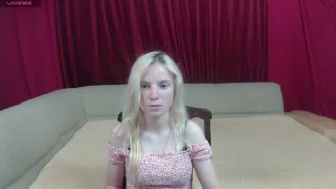 Snapshot of girl_summer97 chatting on 06-19-26, 01:15 Katia online show from 06-19-26, 01:15