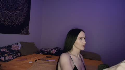 Snapshot of girlofurdreamsxxxxox chatting on 04-03-26, 05:33 Camille online show from 04-03-26, 05:33
