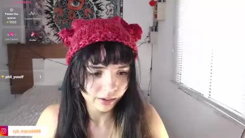 Snapshot of girlredkush chatting on 06-17-26, 06:09 Ann online show from 06-17-26, 06:09