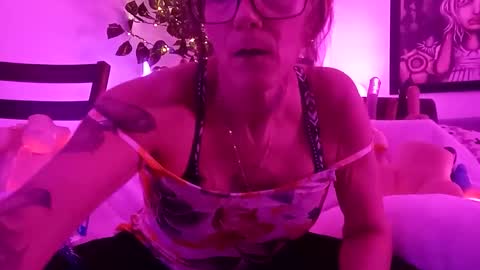 girls227445638252 online show from 05-17-26, 06:00