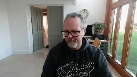 girlsandbikes online show from 01-14-25, 10:59