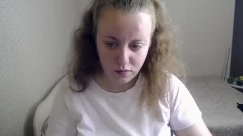 Snapshot of girlshyyy chatting on 07-01-26, 04:14 Lola online show from 07-01-26, 04:14